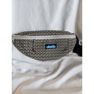 Kavu Stroll Around Fanny Hip Pack Hiking Crossbody Black White Waist Bag Chevron
